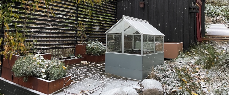 Bør jeg isolere plantekassen mot frost?
