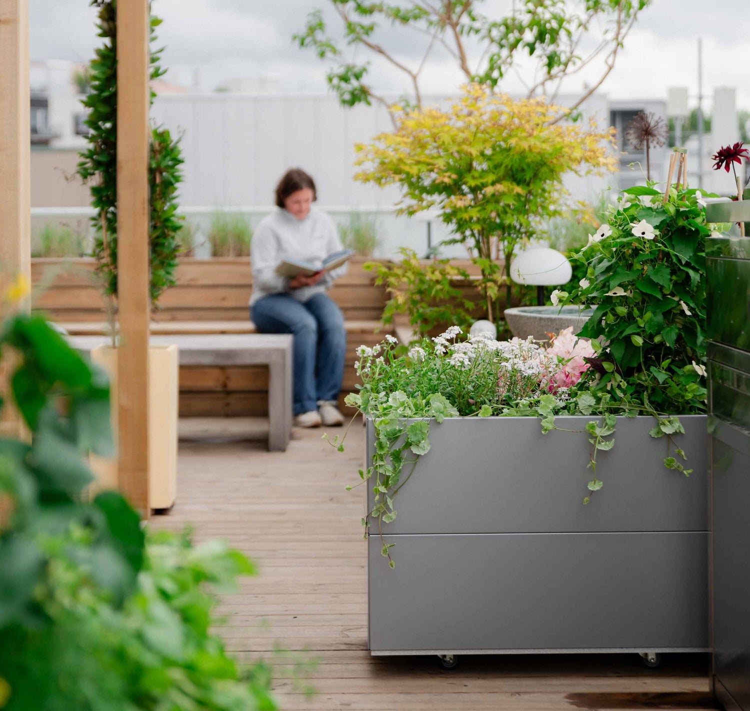 Plantekasse i stål - 200x40 cm med bunn og ben – BEDD